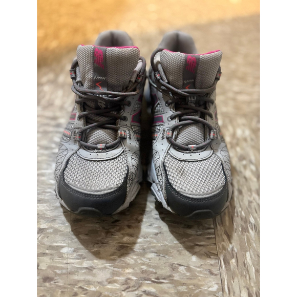 New Balance - Picture 2 of 8